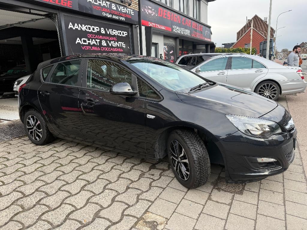 Opel Astra 1600 benzine 2015 met 98km 1e Main, Auto's, Euro 5, Zwart, Bedrijf, Handgeschakeld