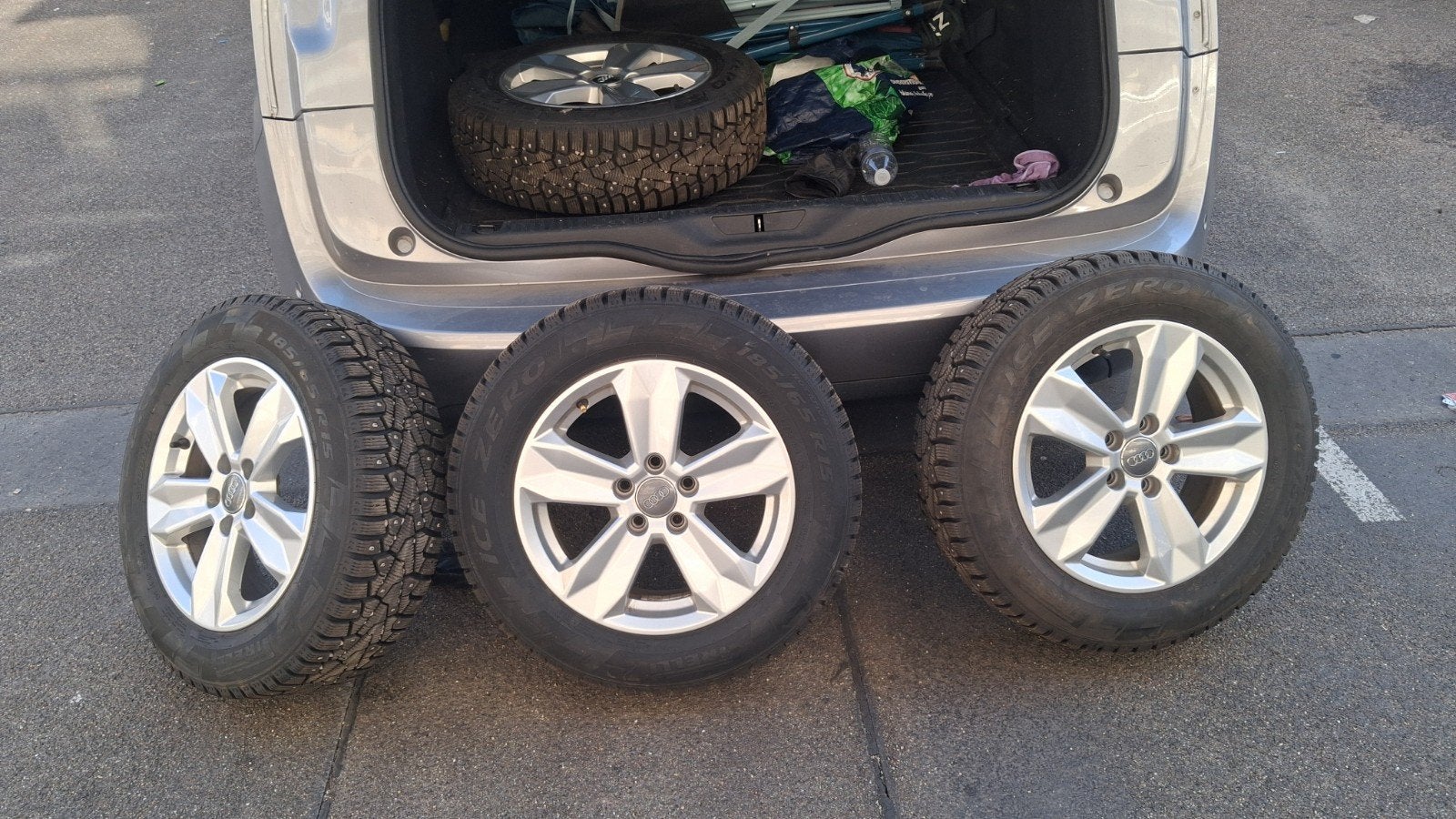 4 Audi-velgen met studs (185/65/R15), Auto-onderdelen, Banden en Velgen, Ophalen, 15 inch, Velg(en), Personenwagen