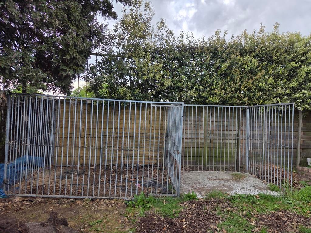 Honden ren met extra plaats naast met metaal dakplaten, Tuin en Terras, Ophalen
