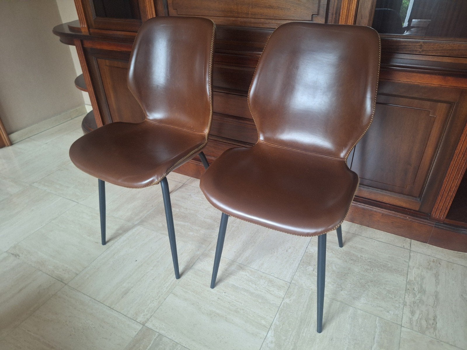 2 lederen stoelen, Ophalen