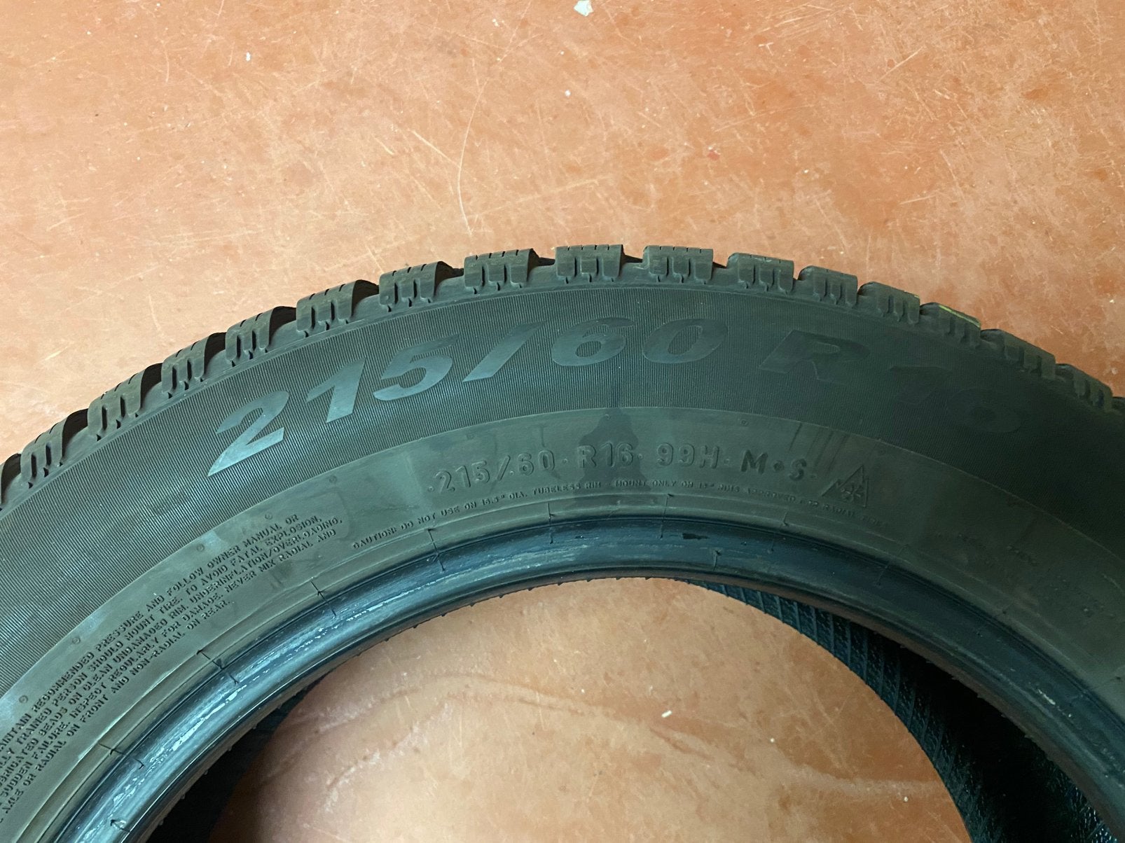 4 pneus hiver Pirelli Cinturato Winter 215/65 R16 99H M+S, Auto-onderdelen, Banden en Velgen, Ophalen, 16 inch, Winterbanden, Band(en)