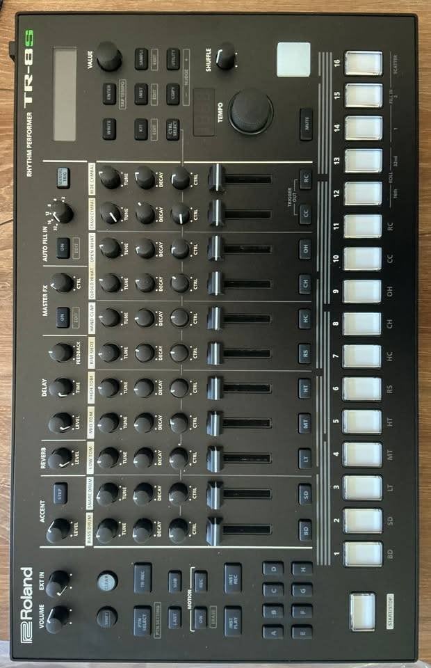 Roland TR-8S d’occasion (comme neuve), Musique & Instruments, Enlèvement, Comme neuf, Autres nombres, Roland