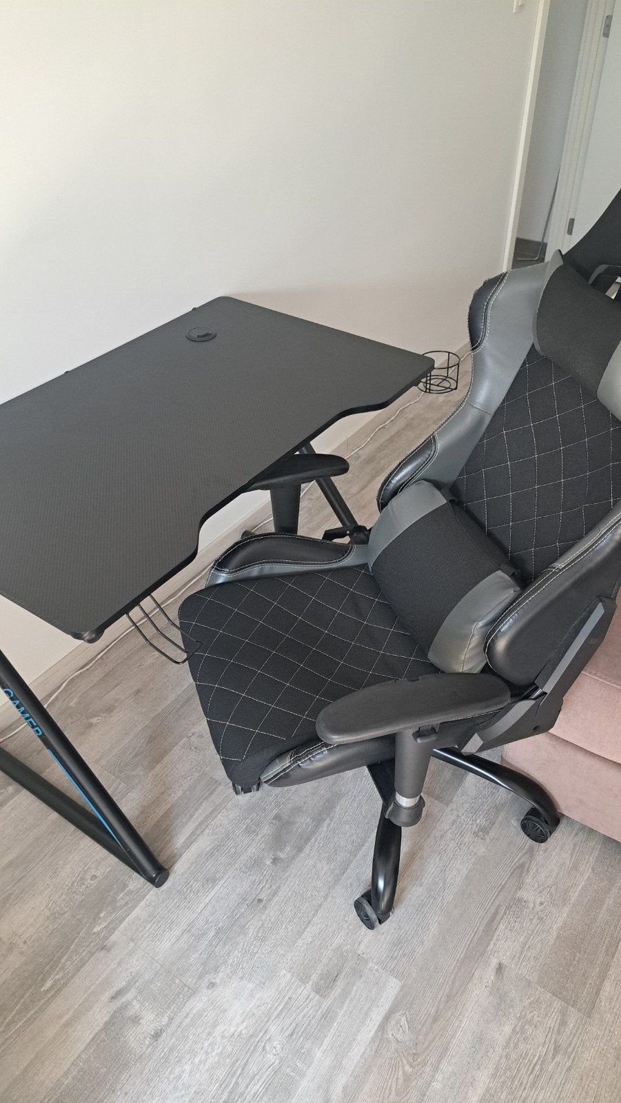 Gaming stoel + gaming bureau – nette staat, Zwart, Kabelgoot, Ophalen of Verzenden, 60 cm
