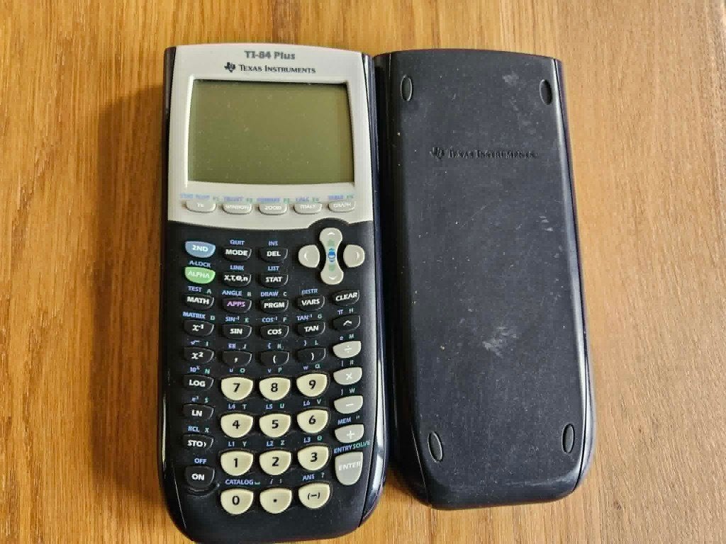 Calculatrice Texas Instruments TI 84 PLUS, Zakelijke goederen, Kantoor en Winkelinrichting | Computer en IT, Ophalen