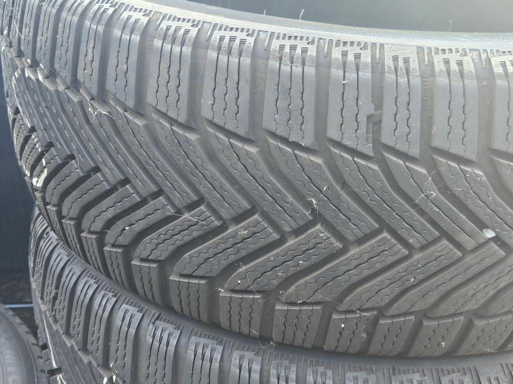 michelin 225 /50 R /17 état neuf 4 pièces, Autos : Pièces & Accessoires, Pneus & Jantes, 4 Saisons, Véhicule de tourisme, Enlèvement