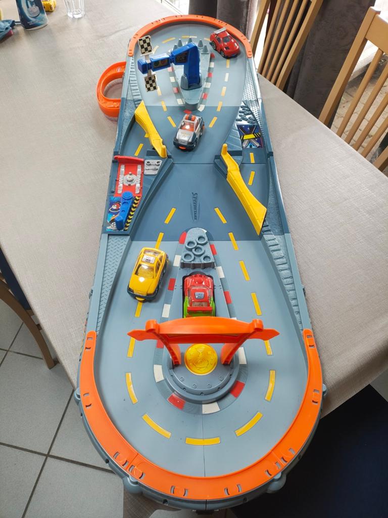Race baan, Enfants & Bébés, Jouets | Tables de jeux, Enlèvement