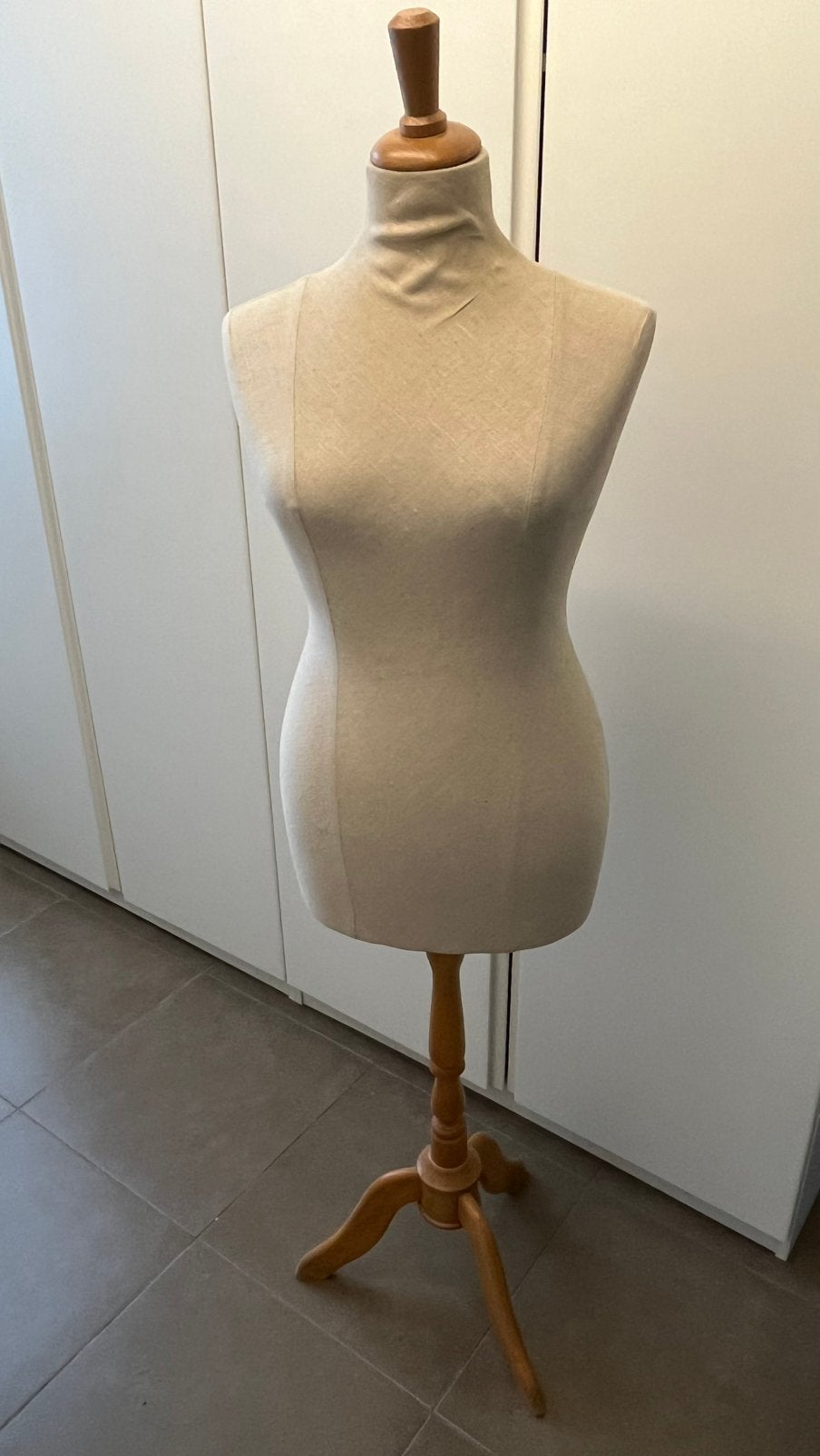 Paspop met stoffen bekleding en houten voet – taille 76 cm, Hobby en Vrije tijd, Ophalen, Gebruikt, Paspop