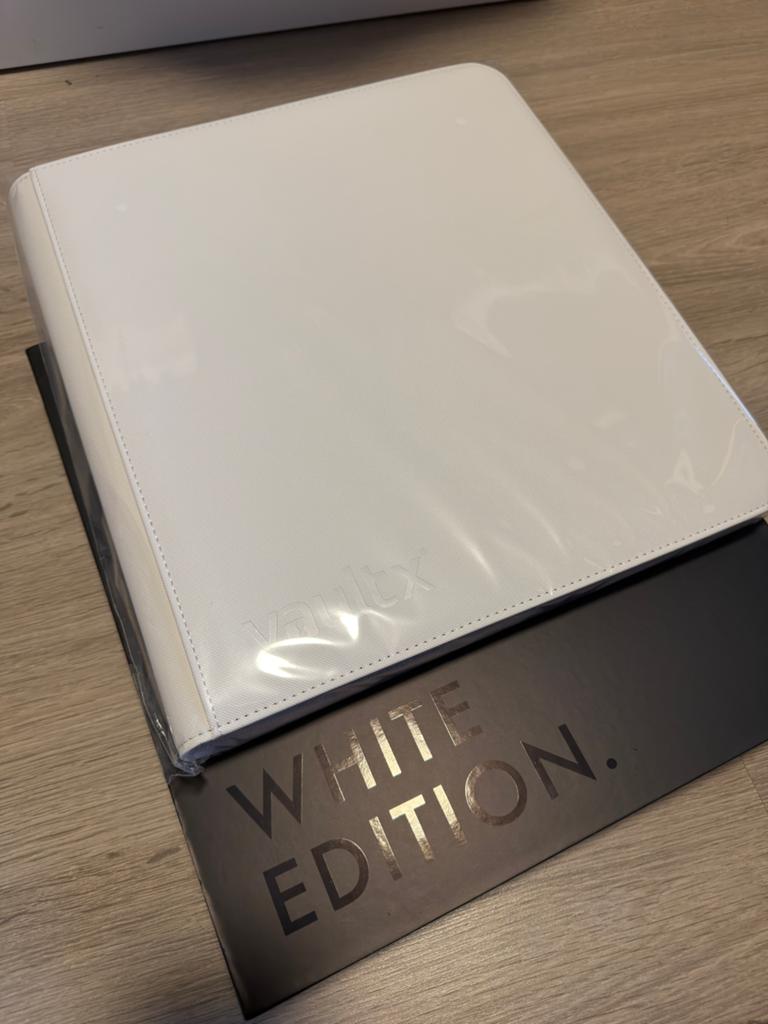 3x4 White edition Vault X binder 12 pocket, Ophalen, Zo goed als nieuw