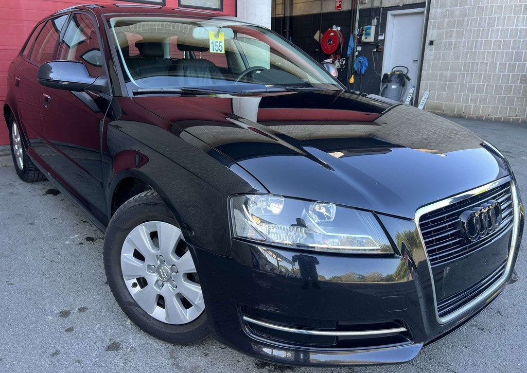 Audi A3 Sportback 1.6 TDi e Attraction DPF + CLIM + CUIR, Auto's, Euro 5, 105 pk, Gebruikt, Zwart