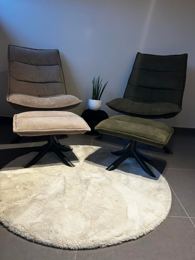Beige fauteuil met voetenbankje, Ophalen, Zo goed als nieuw