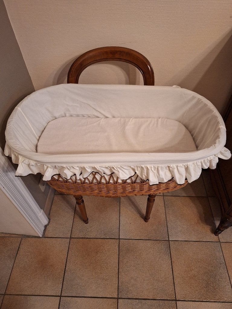 Magnifique lit de bébé / couffin vintage en osier et rotin, Enlèvement, Utilisé, Lit