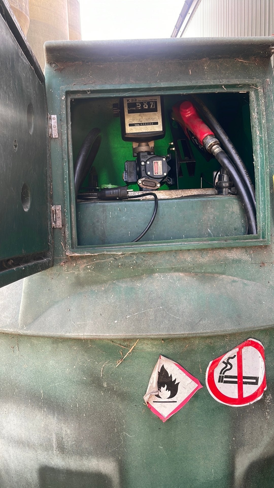 Dubbelwandige plastic mazouttank met pomp en brandstofslang, Ophalen, Gebruikt
