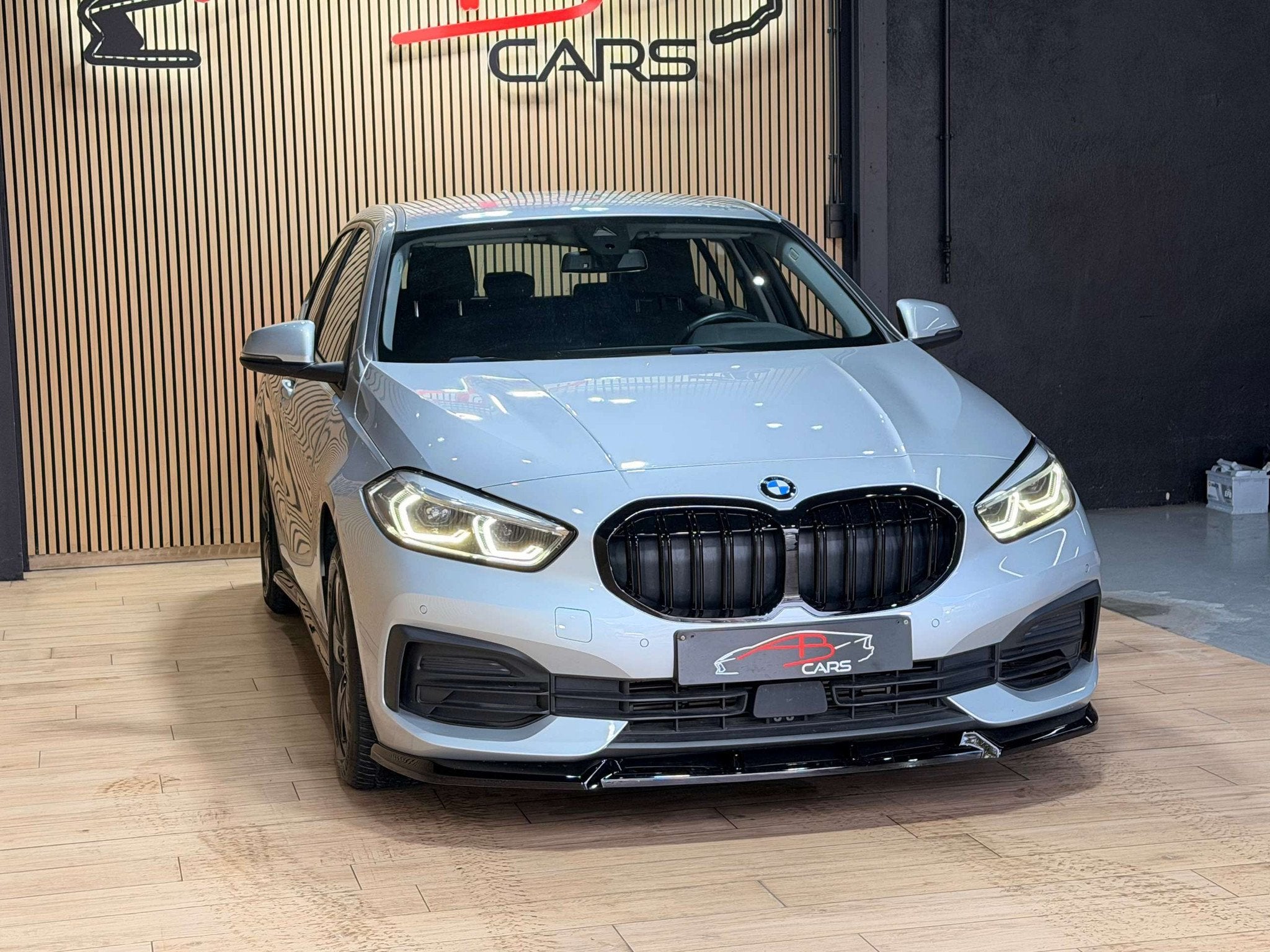 BMW 1 Serie 116 i * LOOK PACK M * GARANTIE 12 MOIS * 1ER PRO, Auto's, 1 Reeks, Gebruikt, 124 g/km, 5 deurs
