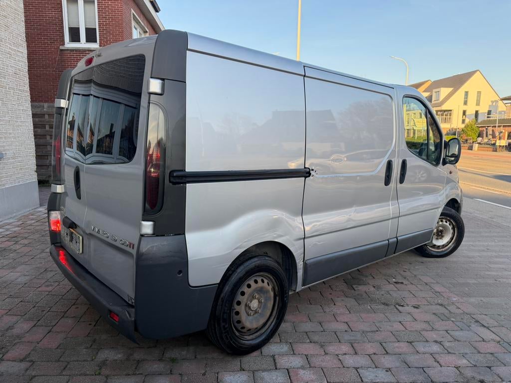 Opel Vivaro 1.9 CDTi  Airco* Bj 2006 !  Probleem Vitessen !!, Auto's, Vivaro, https://public.car-pass.be/vhr/ebc04aa9-8025-4f77-ba29-9d0a15bee031