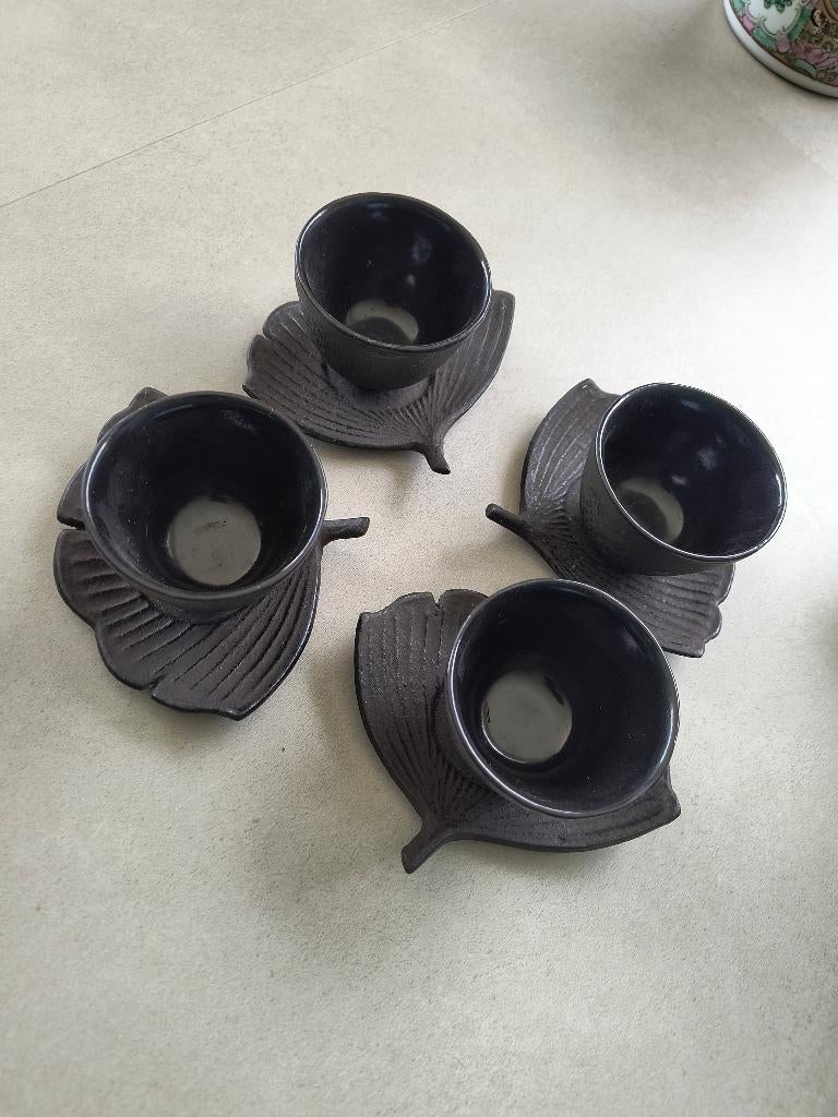 Theetasjes, Enlèvement, Neuf