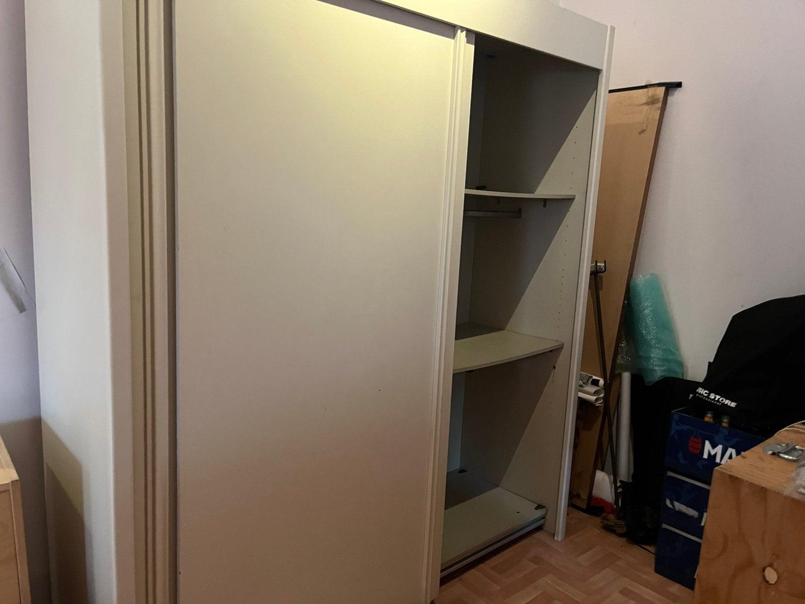 Gratuit : grande et profonde armoire, 150 à 200 cm, Enlèvement, Utilisé, 200 cm ou plus