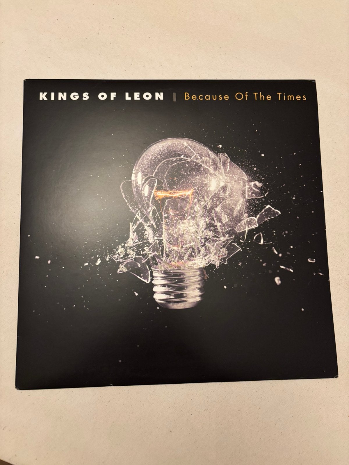 Lp 2007 kings of leon - because of the time vinyl red trans, Ophalen of Verzenden, Zo goed als nieuw