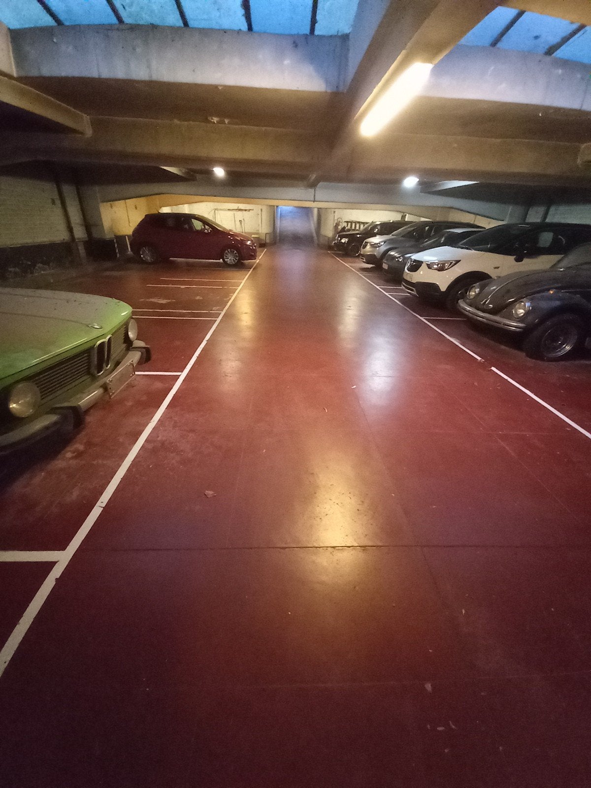 5 emplacement parking interieur a vendre Sur koekelberg