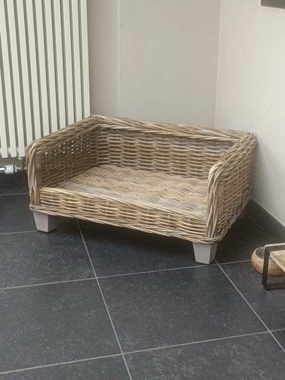 Een grote bench voor honden, Gebruikt, Bruin, Overige typen, 50 tot 75 m²
