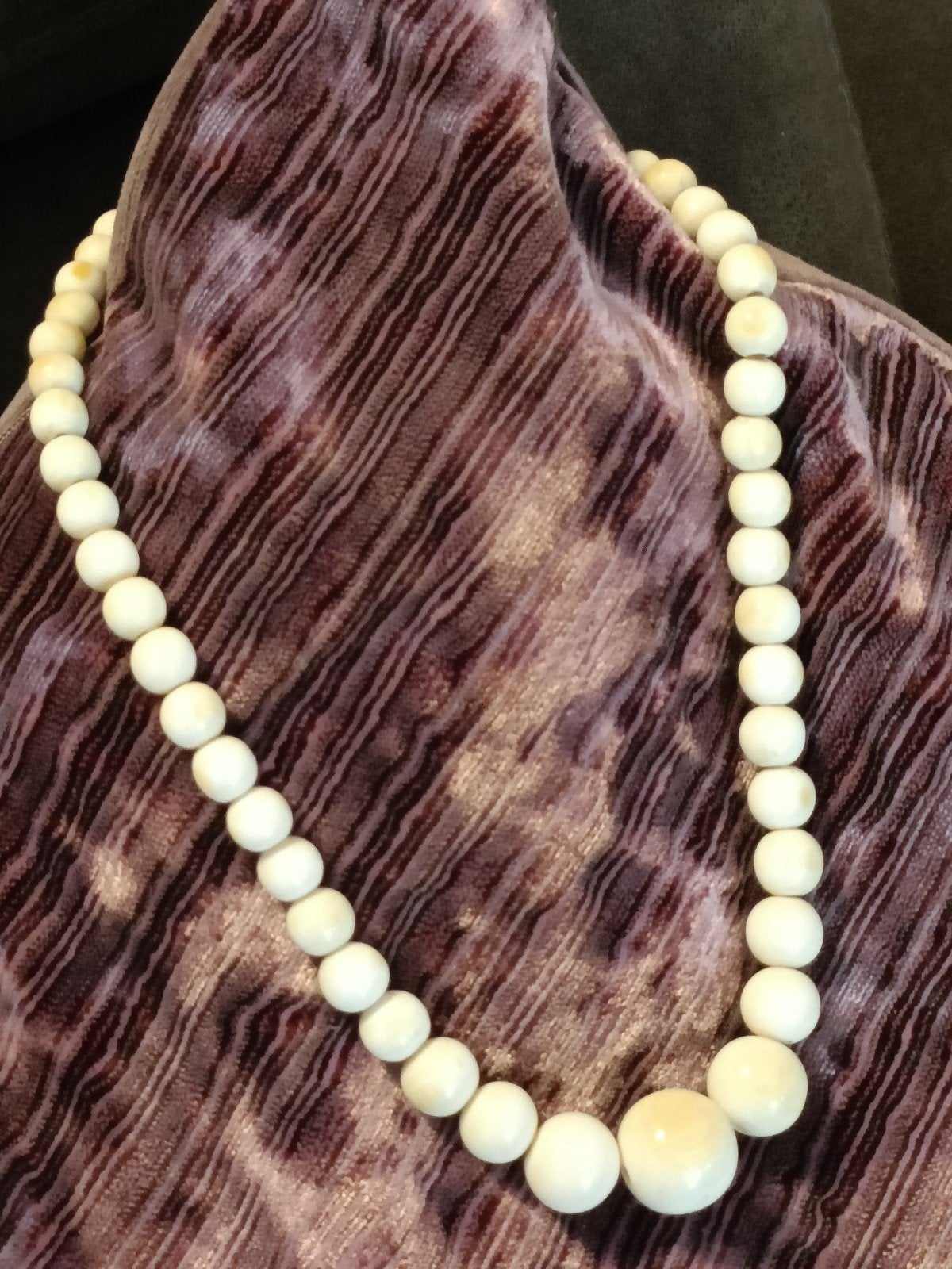 Superbe collier ivory yvry collection 1920. 53 perles. 50 ht, Bijoux, Sacs & Beauté, Bijoux anciens, Enlèvement ou Envoi, Collier
