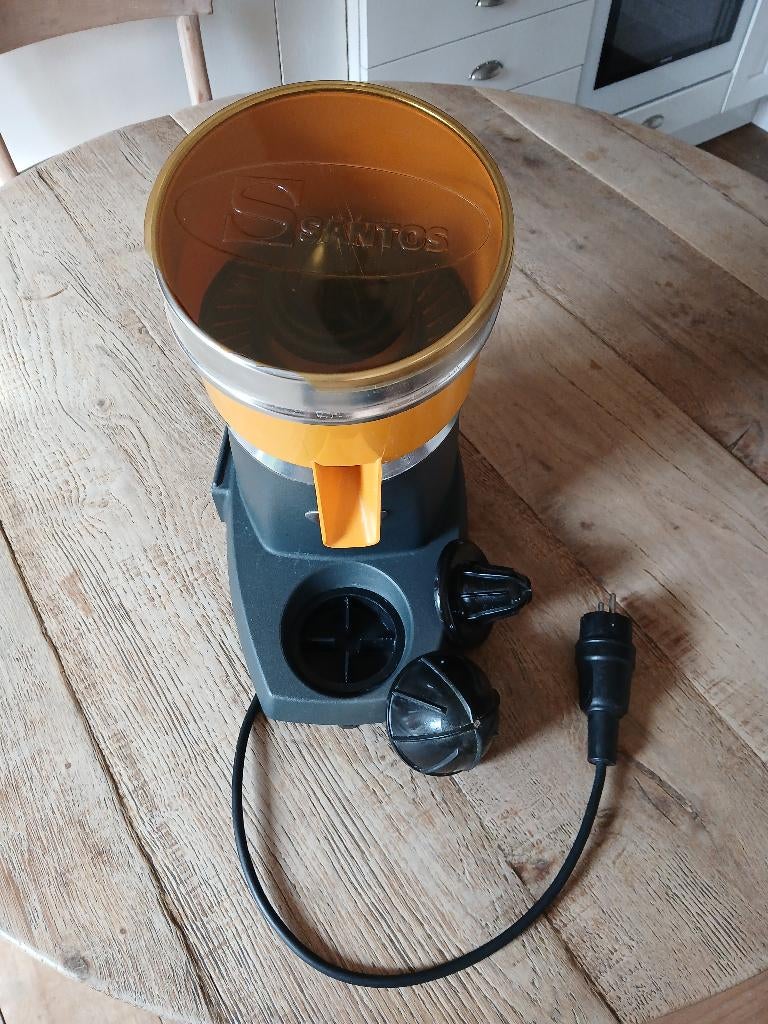 SANTOS Citruspers, Ophalen of Verzenden, Zo goed als nieuw, Elektrisch, Sapcentrifuge
