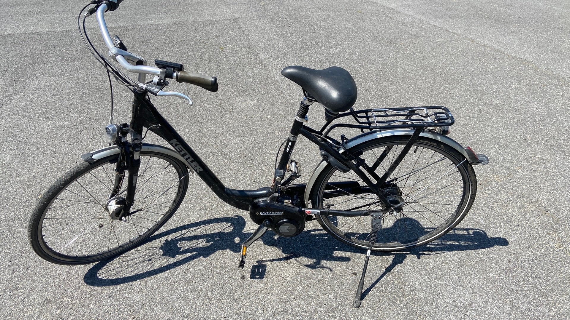 Zwarte elek. fiets merk Kettler. Bieden. Met goeie batterij, Gebruikt, 55 tot 59 cm, 30 tot 50 km per accu, Ophalen