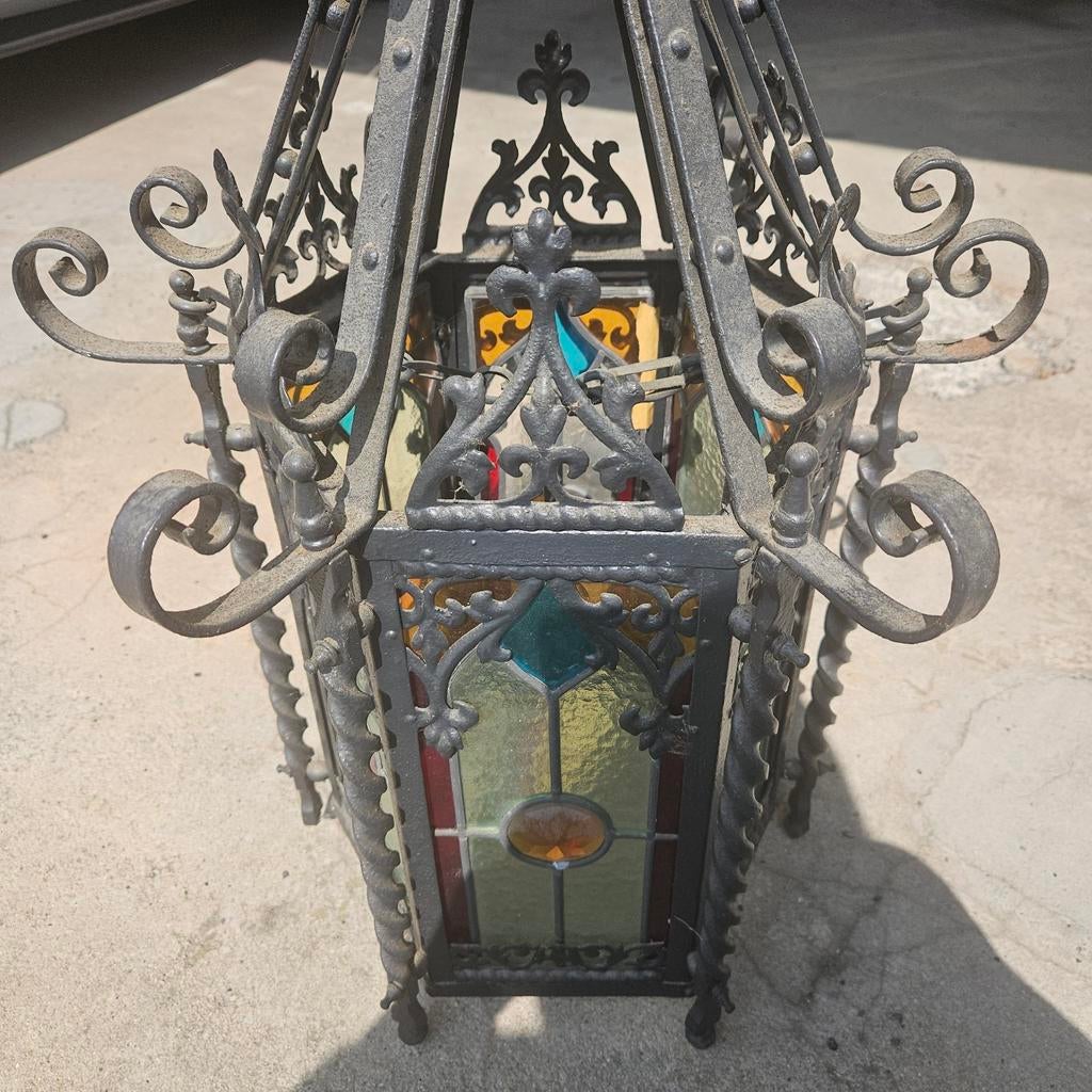 lanterne en fer forgé et vitraux, Enlèvement