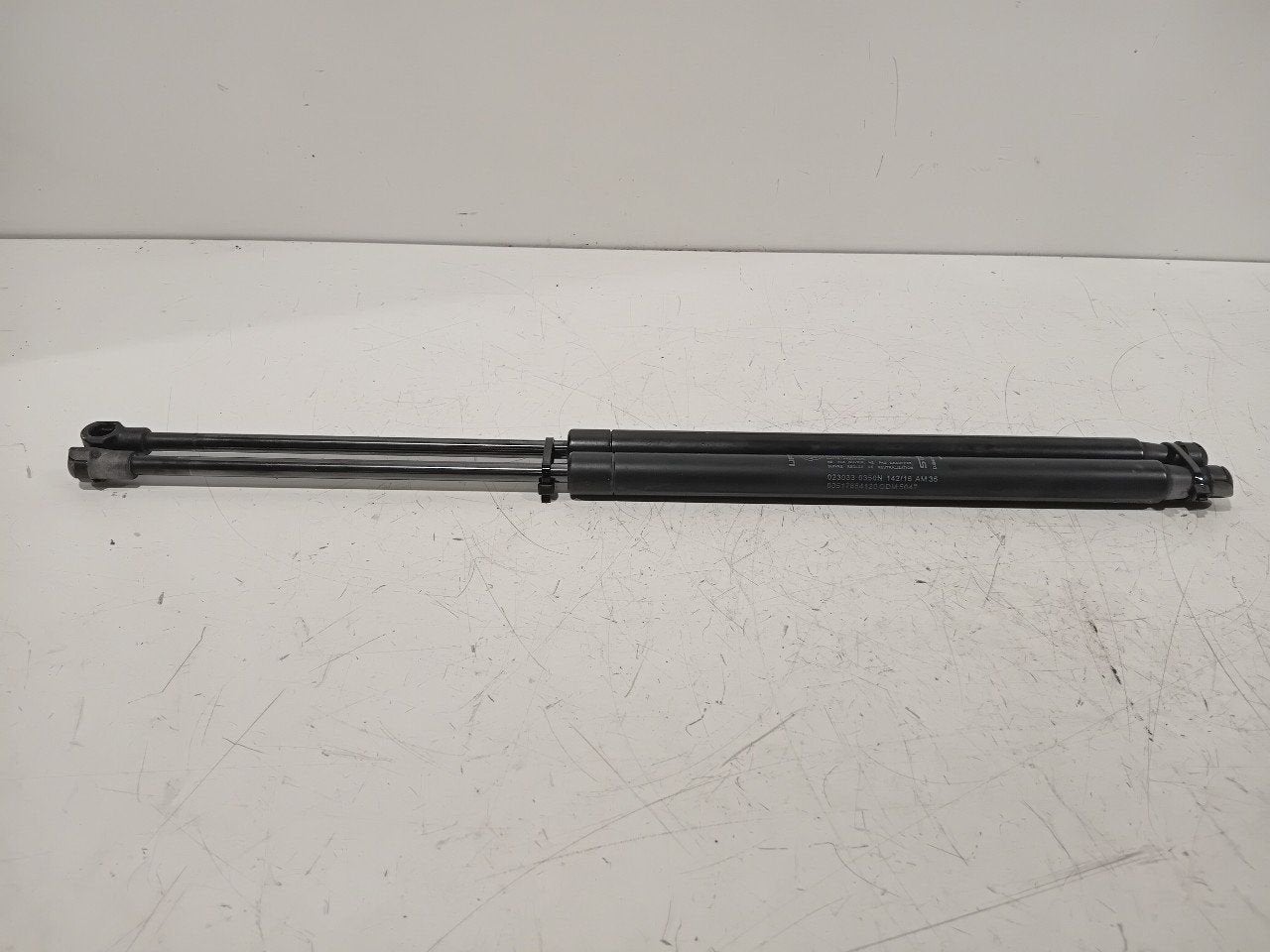 Gasdrukveerset achter Fiat 500, Onderdelen@venauto.nl, Van der Ven Autorecycling B.V., Ettenseweg 76, 4706 PB Roosendaal, The Netherlands