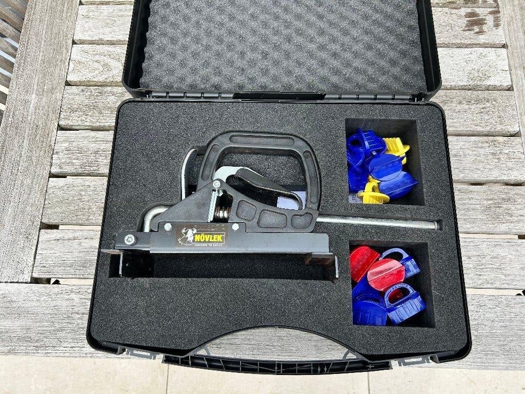 NOVLEK Plankenspanner voor terrasvloeren, Bricolage & Construction, Outillage | Outillage à main, Enlèvement, Comme neuf, Pince
