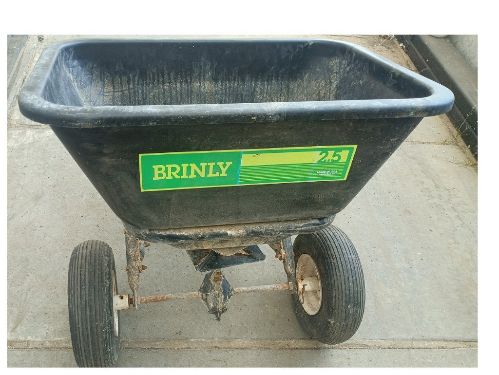 Épandeur d'engrais pour tondeuse Brinly, Enlèvement, Utilisé