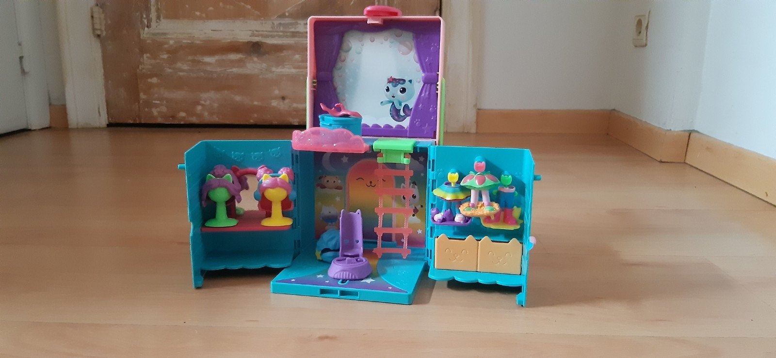 Gabby's verkleedkamer, Ophalen, Zo goed als nieuw