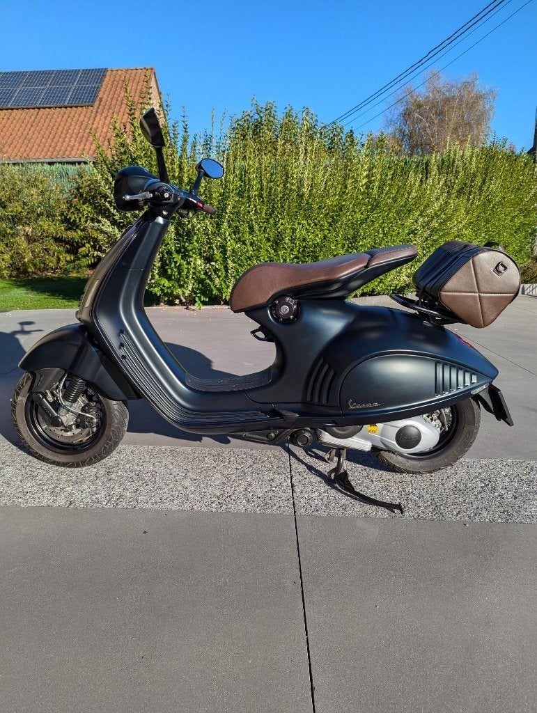 Vespa 946 Emporio Armani – Édition Limitée N0161, Motos, Scooter, Entreprise, Occasion, Automatique