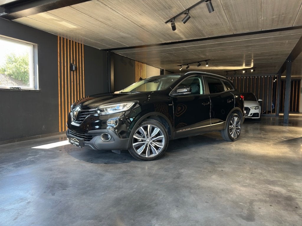 RenaultKadjar Kadjar 1.2 TCe Bose Ed. | Camera | Cruise | .., Auto's, Kadjar, 4 cilinders, Leder en Stof, Zwart