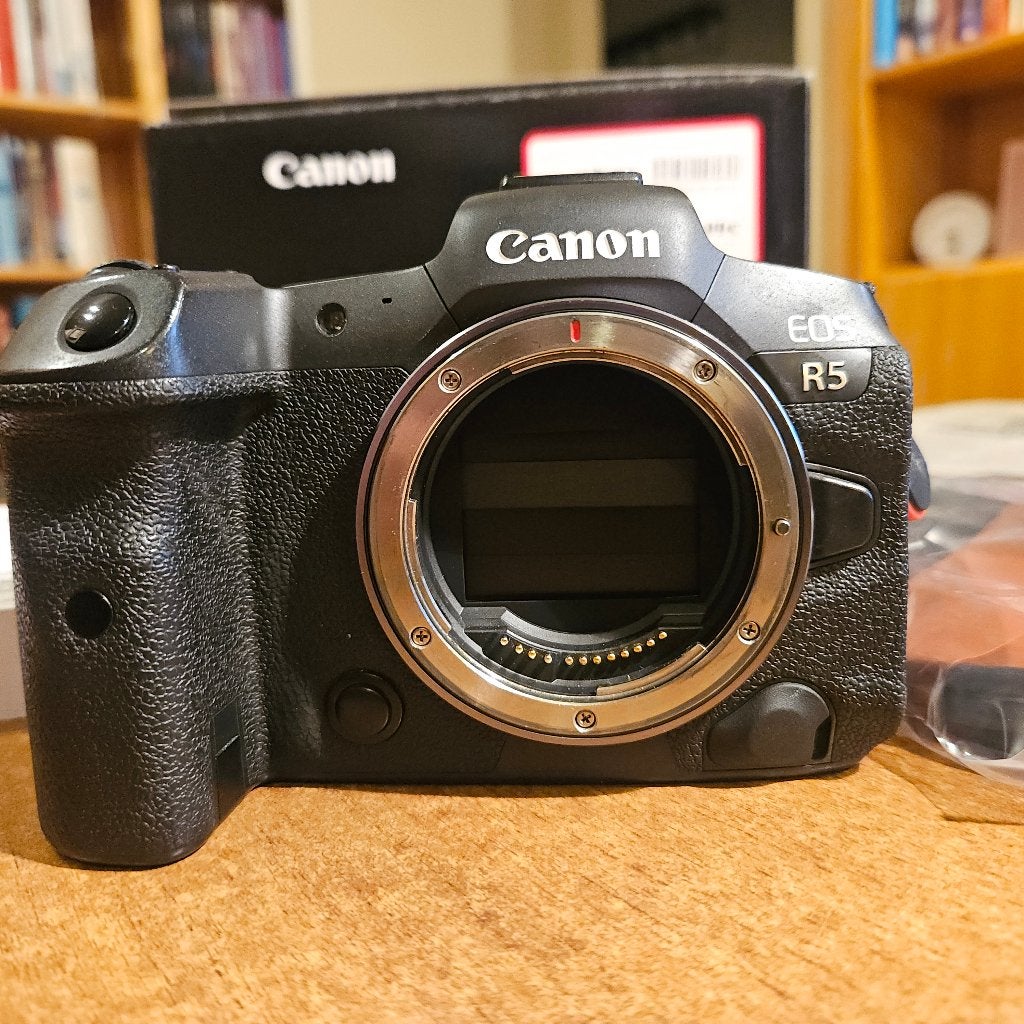 canon r5, Sans zoom optique, Enlèvement ou Envoi, Écran inclinable/pivotant, Utilisé