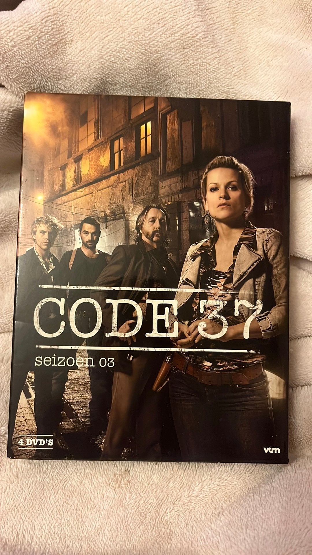 Code 37 seizoen 3 compleet in box, Enlèvement ou Envoi, Tous les âges, Saison 3, Comme neuf