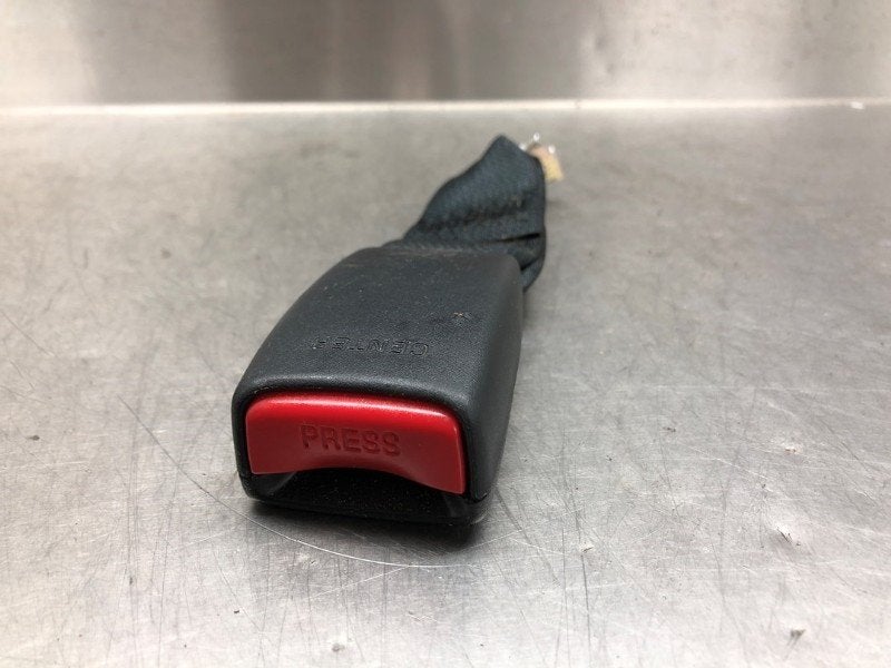 BOUCLE DE CEINTURE CENTRE ARRIÈRE Mazda (|111031AD|), Dhr. M. Roggen, Mazda, Stadsweg 37 37
9917 PV  WIRDUM GR., NL, Utilisé