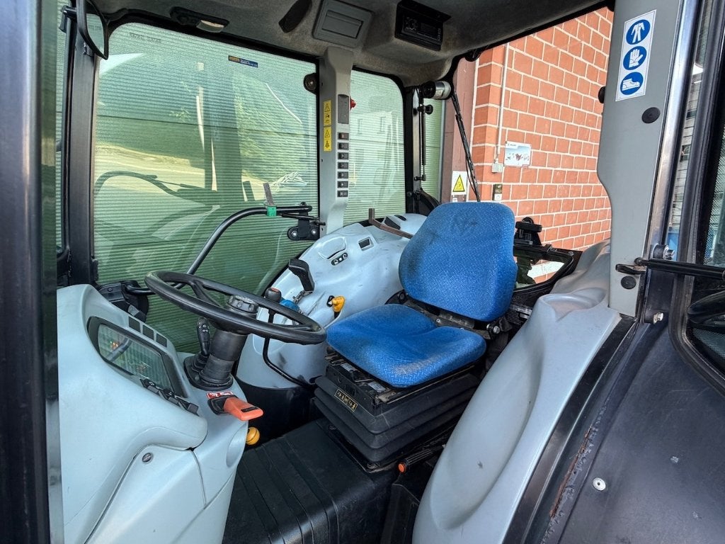 Tracteur à voie étroite New Holland T4.75F, Enlèvement, New Holland