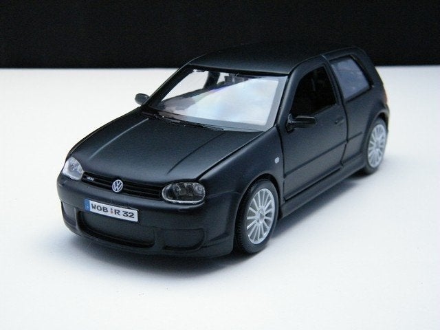 Nouveau modèle de voiture Volkswagen Golf 4 R32 — 1:24, Envoi, Neuf, Voiture, Maisto