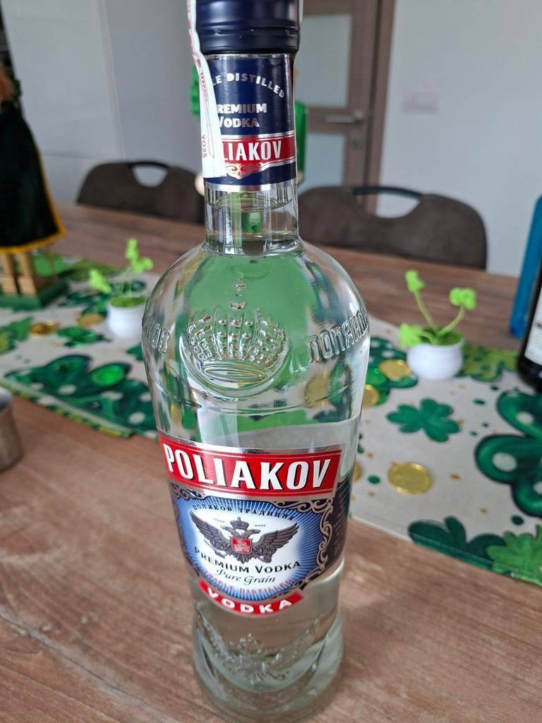 Bouteille neuve vodka 100cl poliakov, Enlèvement ou Envoi