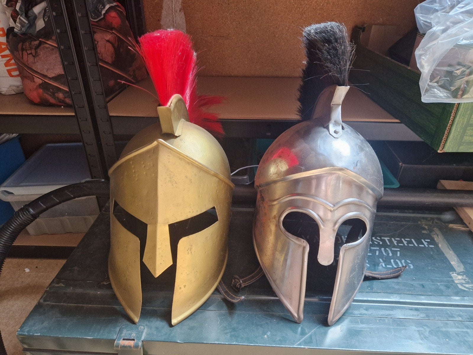 LARP metalen helmen, Ophalen