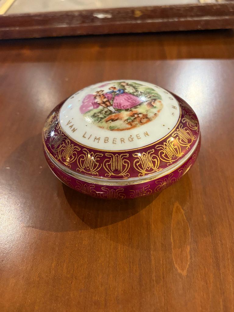 Vintage Porseleinen Doosje Romantisch Fragonard Tafereel, Antiek en Kunst, Antiek | Porselein, Ophalen of Verzenden