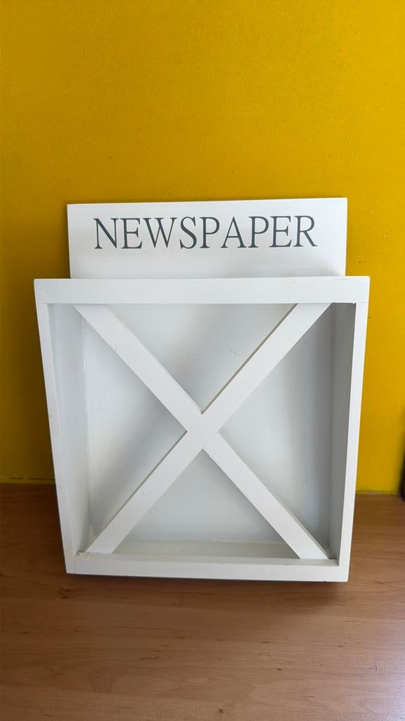 un porte-journaux mural en bois blanc design SKAN HOLZ., Enlèvement ou Envoi, Comme neuf