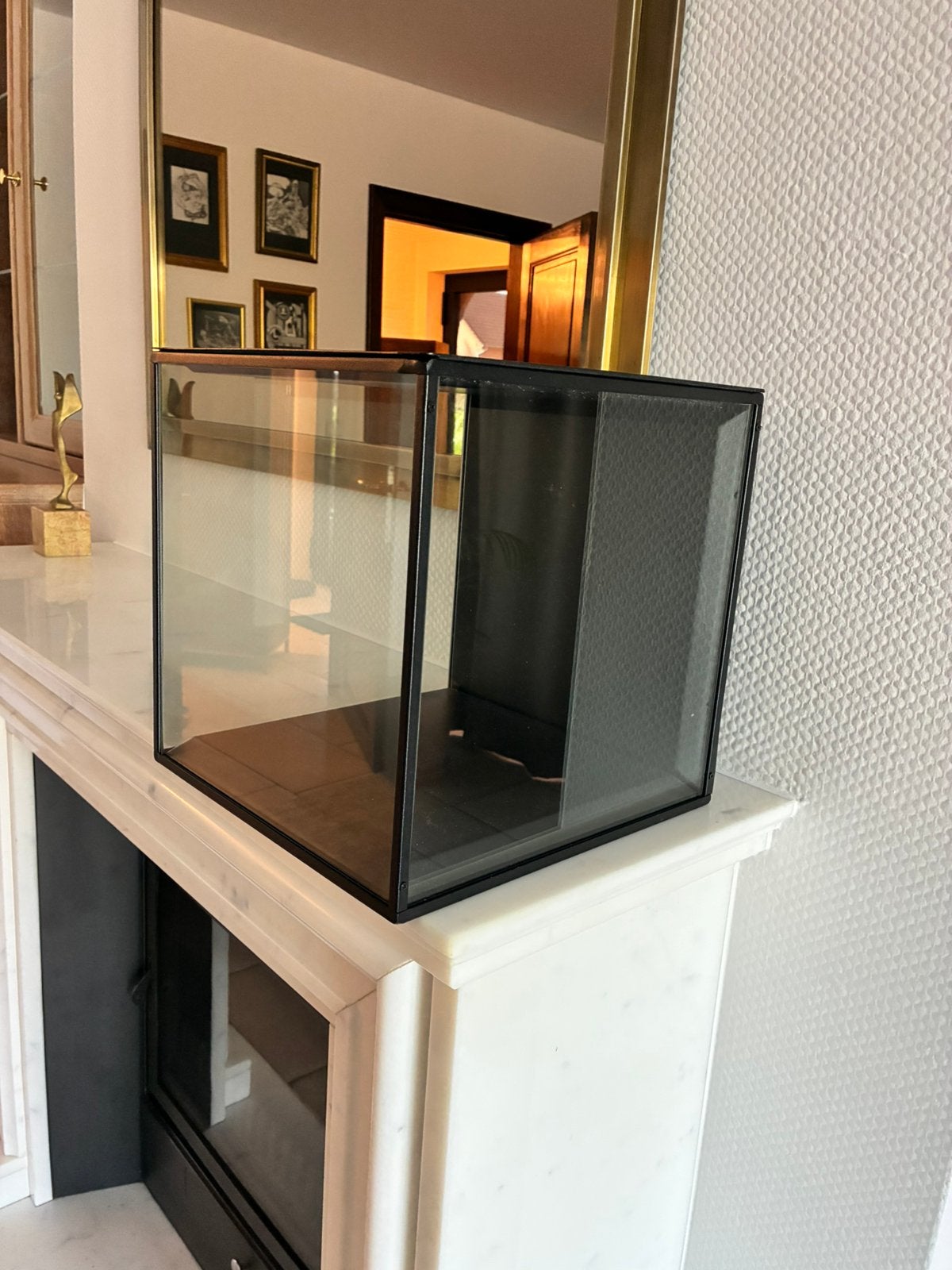Ophang vitrine, Ophalen, Zo goed als nieuw