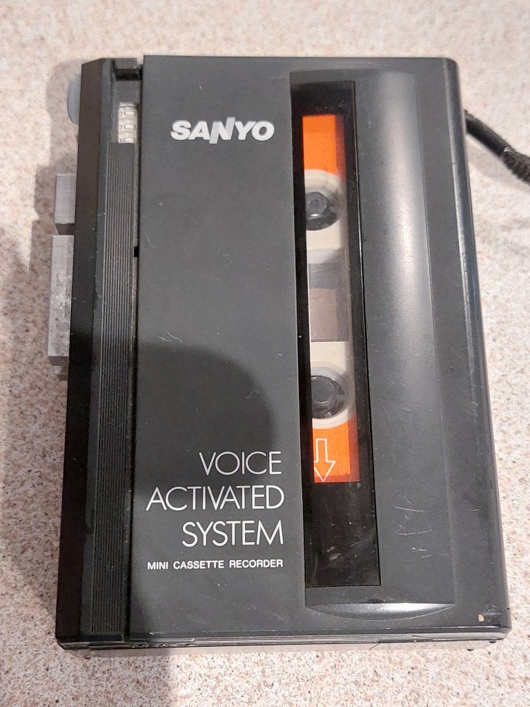 Sanyo M1115 - Mini Cassette Recorder       µ1d, TV, Hi-fi & Vidéo, Enlèvement ou Envoi