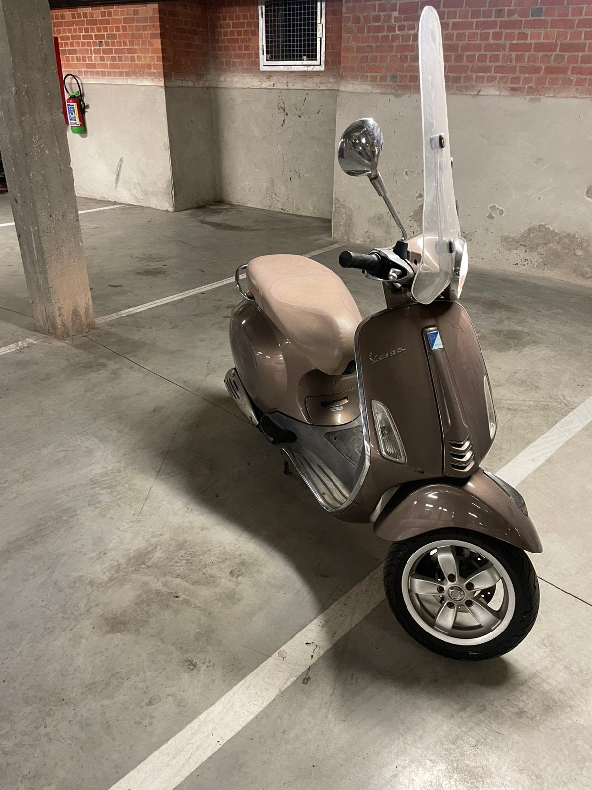 vespa primavera a klasse zonder papier, Fietsen en Brommers, Scooters | Vespa, Ophalen, Zo goed als nieuw