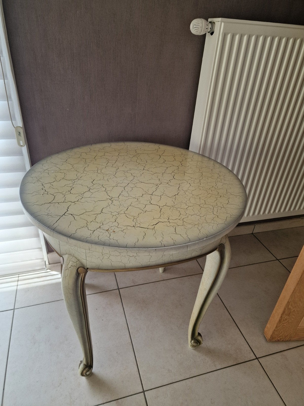 Klassiek, tafeltje,gebroken wit,gratis, Huis en Inrichting, Ophalen