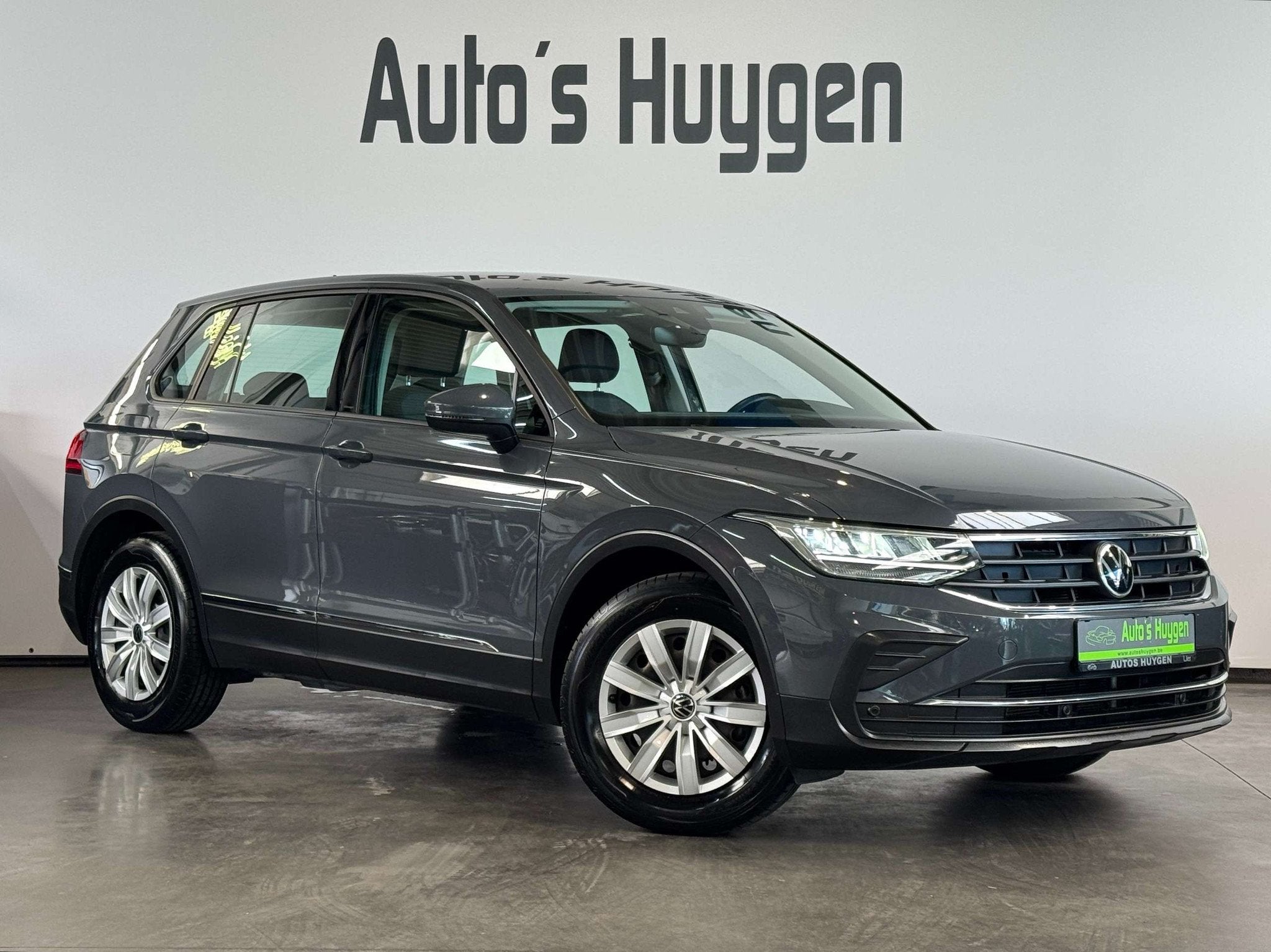 Volkswagen Tiguan 1.5 TSI Life Navigatie / Camera / DAB, Stof, 4 cilinders, 131 pk, SUV of Terreinwagen