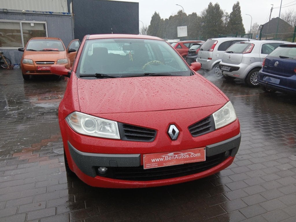 RENAULT MEGANE  ESSENCE, Rouge, Entreprise, 72 kW, Noir