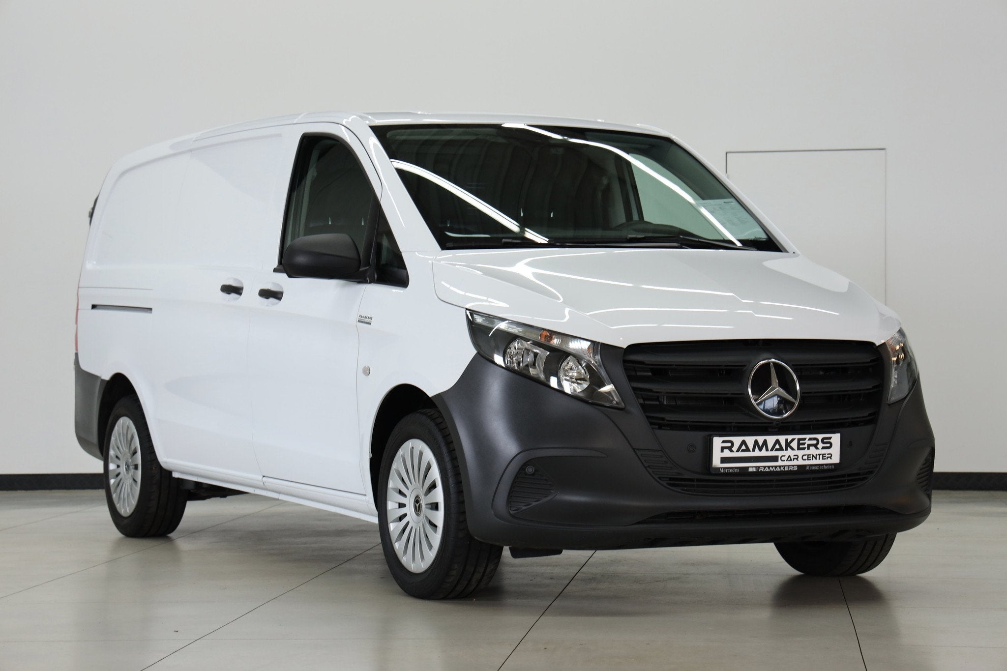 Mercedes-Benz Vito 114 CDI L2 Pro | Leder Carplay Camera Tre, 100 kW, Achterwielaandrijving, Gebruikt, Zwart