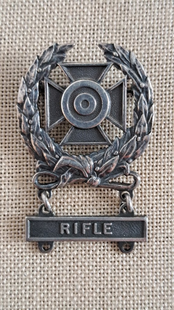 Marksman Expert Badge - Origineel USWW2 Sterling geweer, Verzamelen, Ophalen of Verzenden, Landmacht, Embleem of Badge
